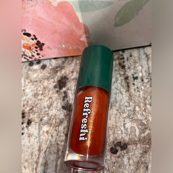 LIP OIL REFRESHI 🌺 - Picture 2 of 5